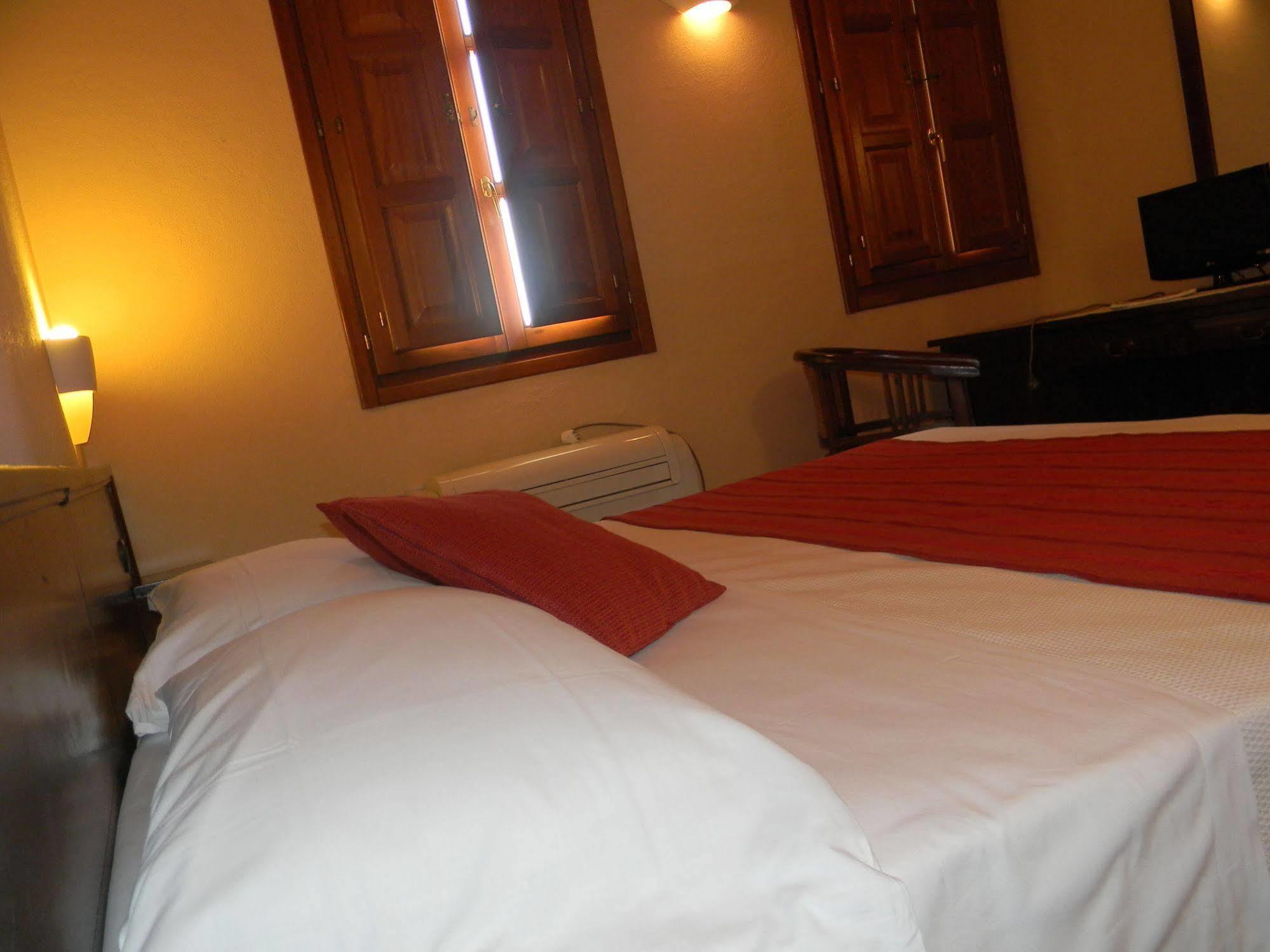 Hotel Sport Village Иглесиас Экстерьер фото